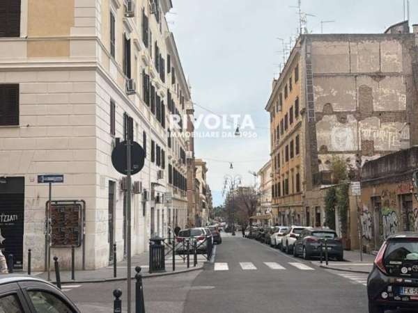 Foto Appartamento in vendita a Roma