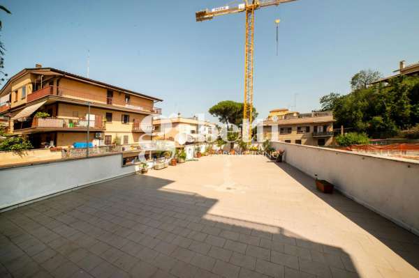 Foto Appartamento in vendita a Roma