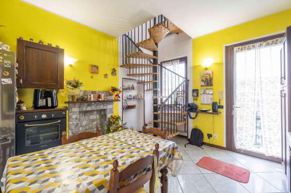 Foto Appartamento in vendita a Romentino