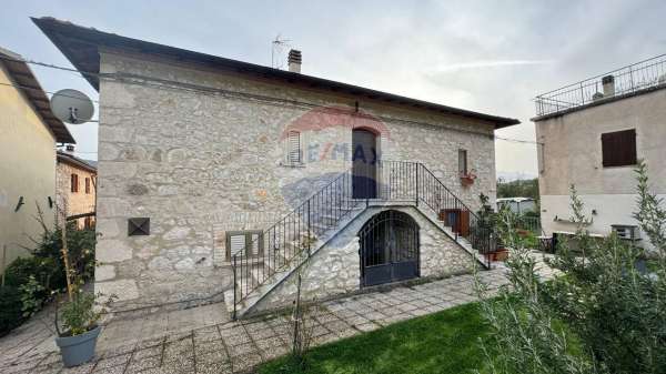Foto Appartamento in vendita a San Pio Delle Camere