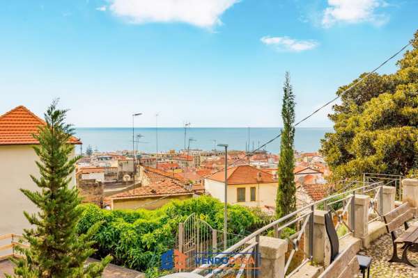 Foto Appartamento in vendita a Sanremo