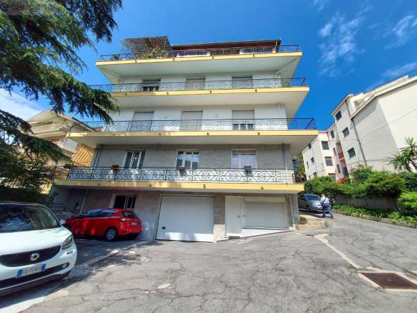 Foto Appartamento in vendita a Sanremo