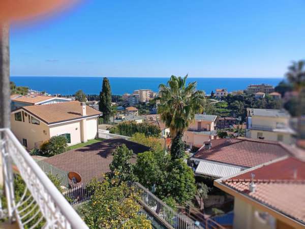 Foto Appartamento in vendita a Sanremo