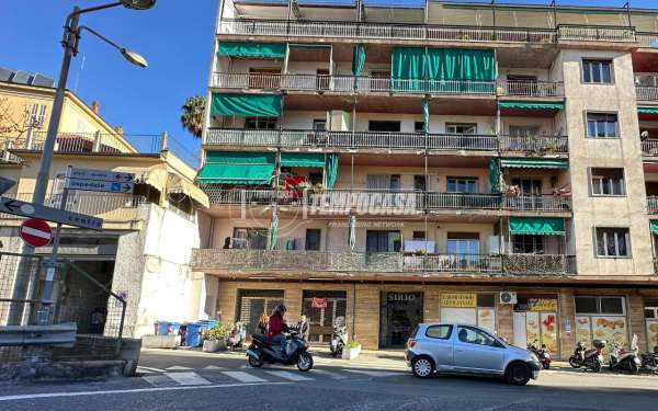 Foto Appartamento in vendita a Sanremo