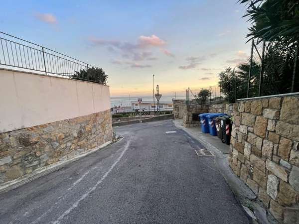 Foto Appartamento in vendita a Sanremo