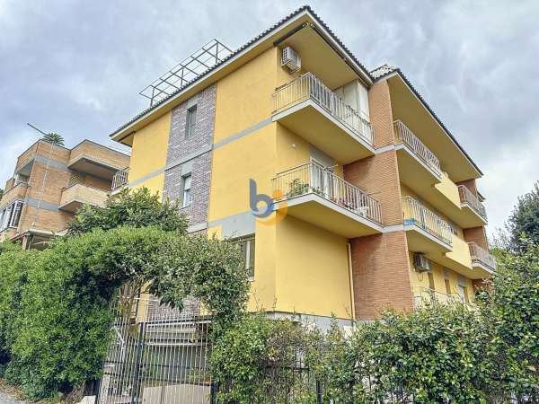 Foto Appartamento in vendita a Santa Marinella