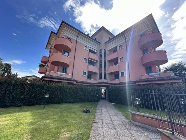 Foto Appartamento in vendita a Saronno