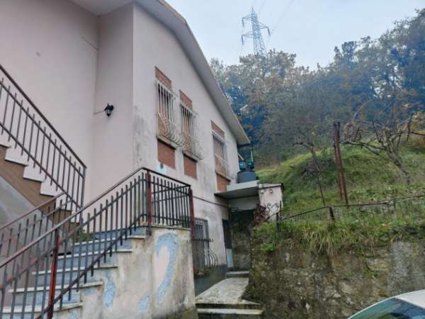 Foto Appartamento in vendita a Sarzana