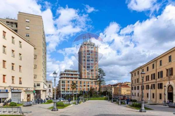 Foto Appartamento in vendita a Sassari - 5 locali 105mq