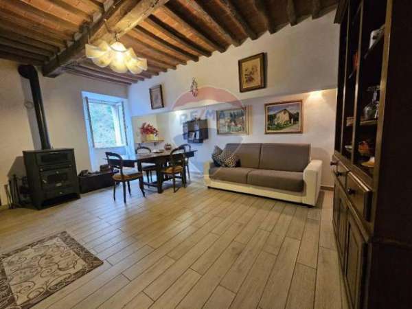 Foto Appartamento in vendita a Sassetta - 3 locali 65mq