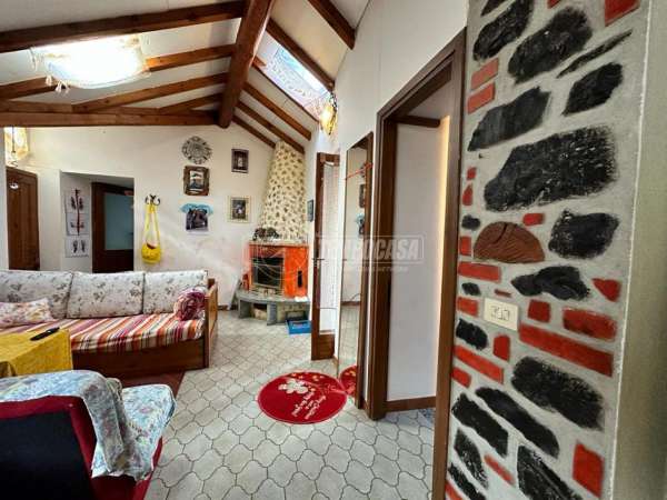 Foto Appartamento in vendita a Schignano