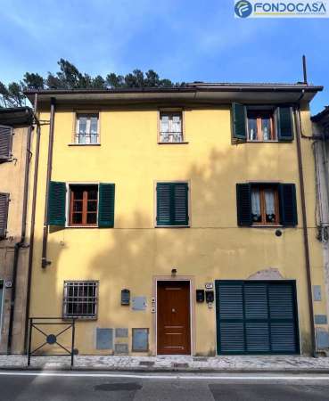 Foto Appartamento in vendita a Seravezza