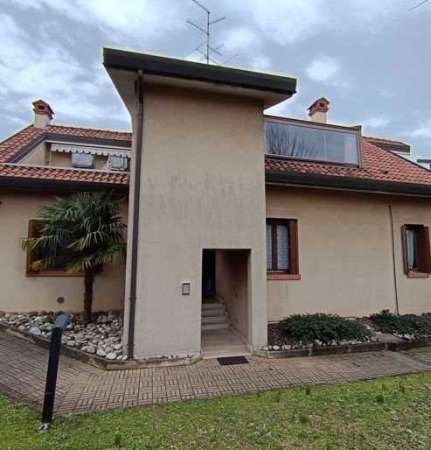 Foto Appartamento in Vendita a Seveso Corso Isonzo