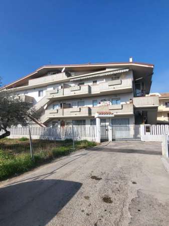 Foto Appartamento in vendita a Silvi