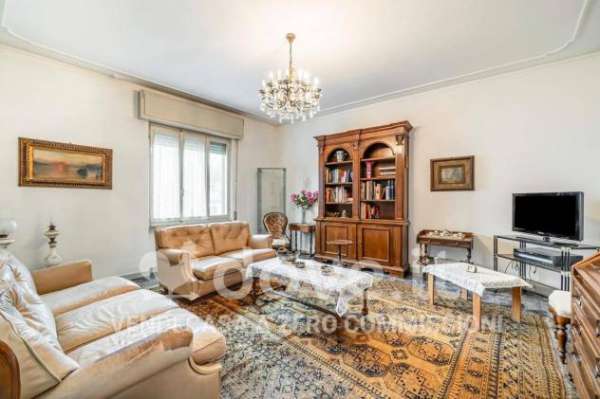 Foto Appartamento in vendita a Sirmione - 5 locali 135mq