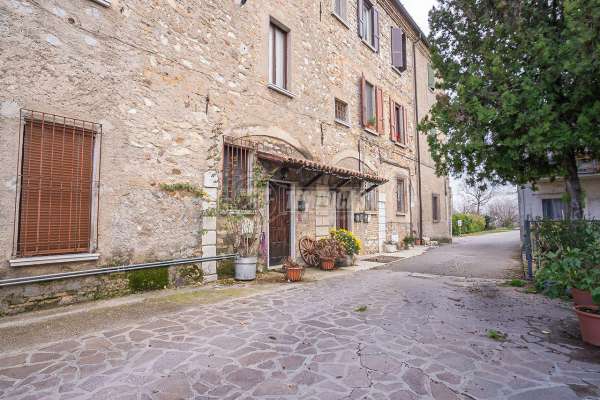 Foto Appartamento in vendita a Sirmione