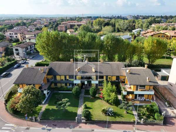 Foto Appartamento in vendita a Sirmione