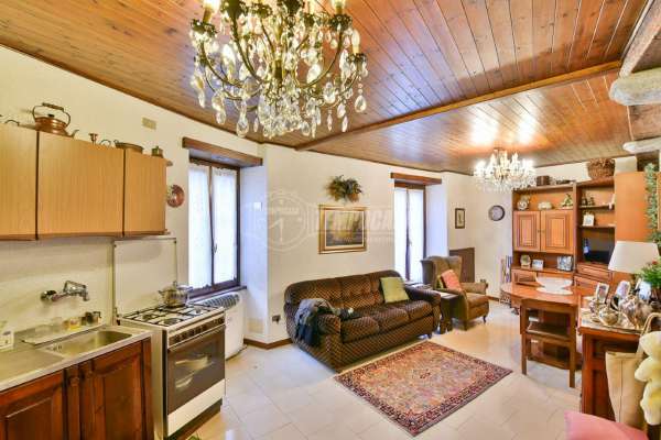 Foto Appartamento in vendita a Sormano