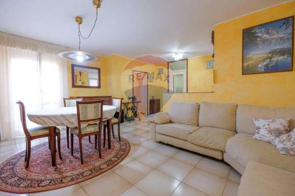 Foto Appartamento in vendita a Strozza