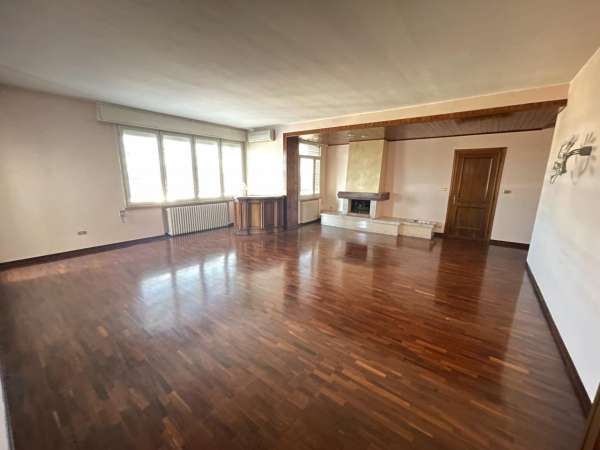 Foto Appartamento in vendita a Suzzara
