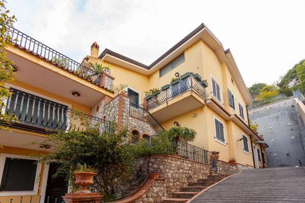 Foto Appartamento in vendita a Taormina