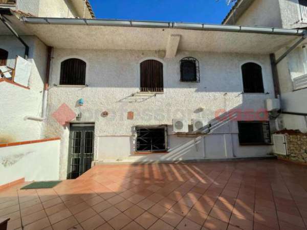 Foto Appartamento in vendita a Terracina - 3 locali 90mq