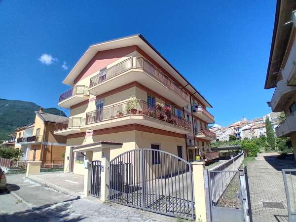 Foto Appartamento in vendita a Tocco Da Casauria