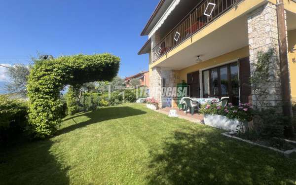 Foto Appartamento in vendita a Torri Del Benaco