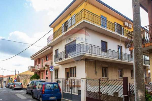 Foto Appartamento in vendita a Trecastagni