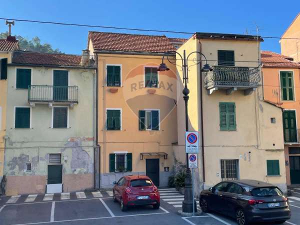 Foto Appartamento in vendita a Vado Ligure