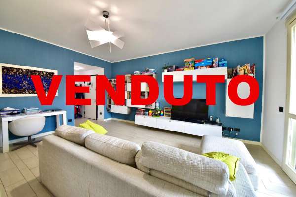 Foto Appartamento in vendita a Varedo