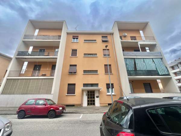 Foto Appartamento in vendita a Vercelli