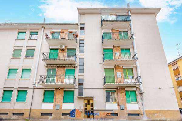Foto Appartamento in vendita a Vercelli
