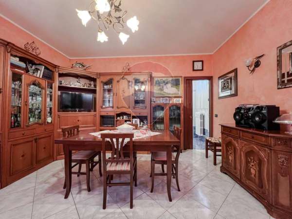 Foto Appartamento in vendita a Vercelli
