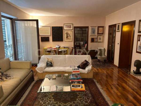 Foto Appartamento in vendita a Verona - 6 locali 220mq