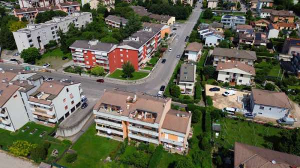 Foto Appartamento in Vendita a Verona Borgo Roma