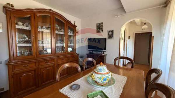 Foto Appartamento in vendita a Villa Basilica - 7 locali 109mq
