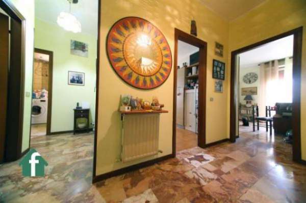 Foto Appartamento in vendita a Villa San Giovanni - 3 locali 106mq