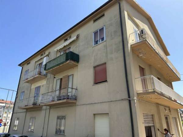 Foto Appartamento in Vendita in zona SEMICENTRO