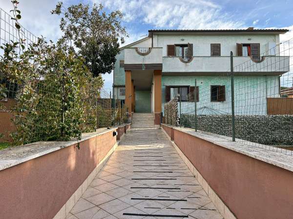 Foto Appartamento in villa in vendita a Ardea