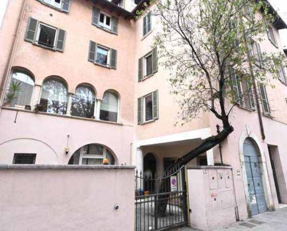Foto APPARTAMENTO INDIPENDENTE di 8 vani e di 280 mq (BRESCIA - centro storico) rif. SFSMND