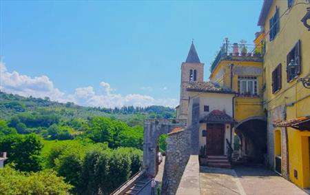 Foto Appartamento indipendente in Vendita, 6 Locali, 4 Camere, 164 mq