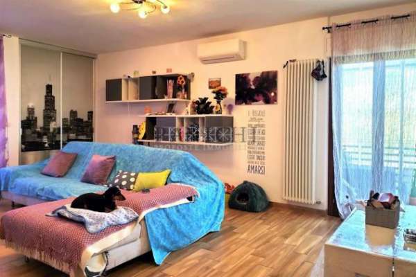 Foto Appartamento piano primo con garage di recente costruzione
