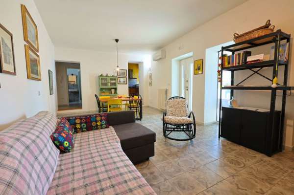Foto APPARTAMENTO RISTRUTTURATO CON TERRAZZO