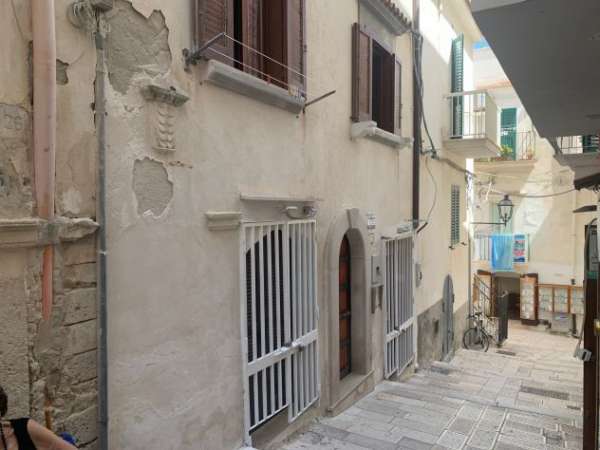 Foto APPARTAMENTO SU DUE LIVELLI CON INGRESSO INDIPENDENTE