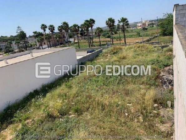 Foto Area urbana di 563 mq  in vendita a Lizzanello - Rif. 4516257