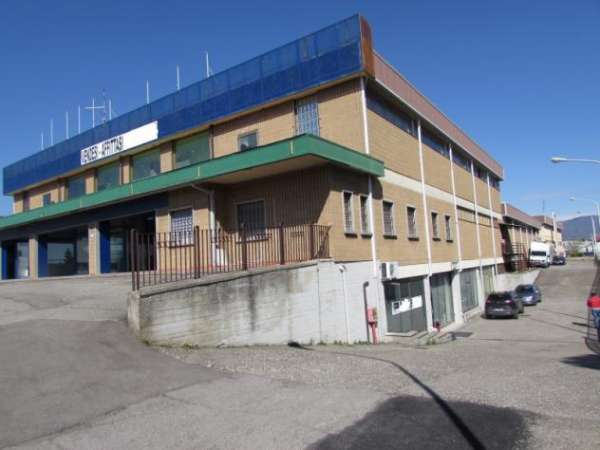 Foto Arezzo vendesi grande magazzino di 900 Mq. ca.
