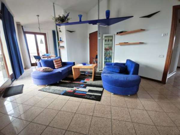 Foto Attico / Mansarda di 182 m con 5 locali e box auto in vendita a Altavilla Vicentina