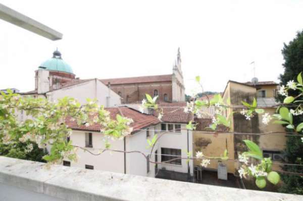 Foto Attico / Mansarda di 420 m con pi� di 5 locali e box auto doppio in vendita a Vicenza