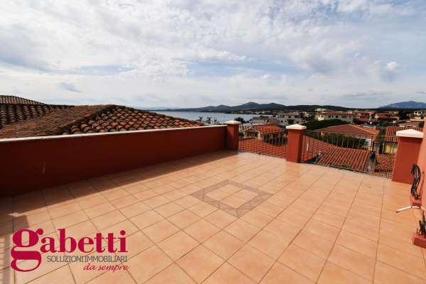 Foto Attico in vendita a Golfo Aranci